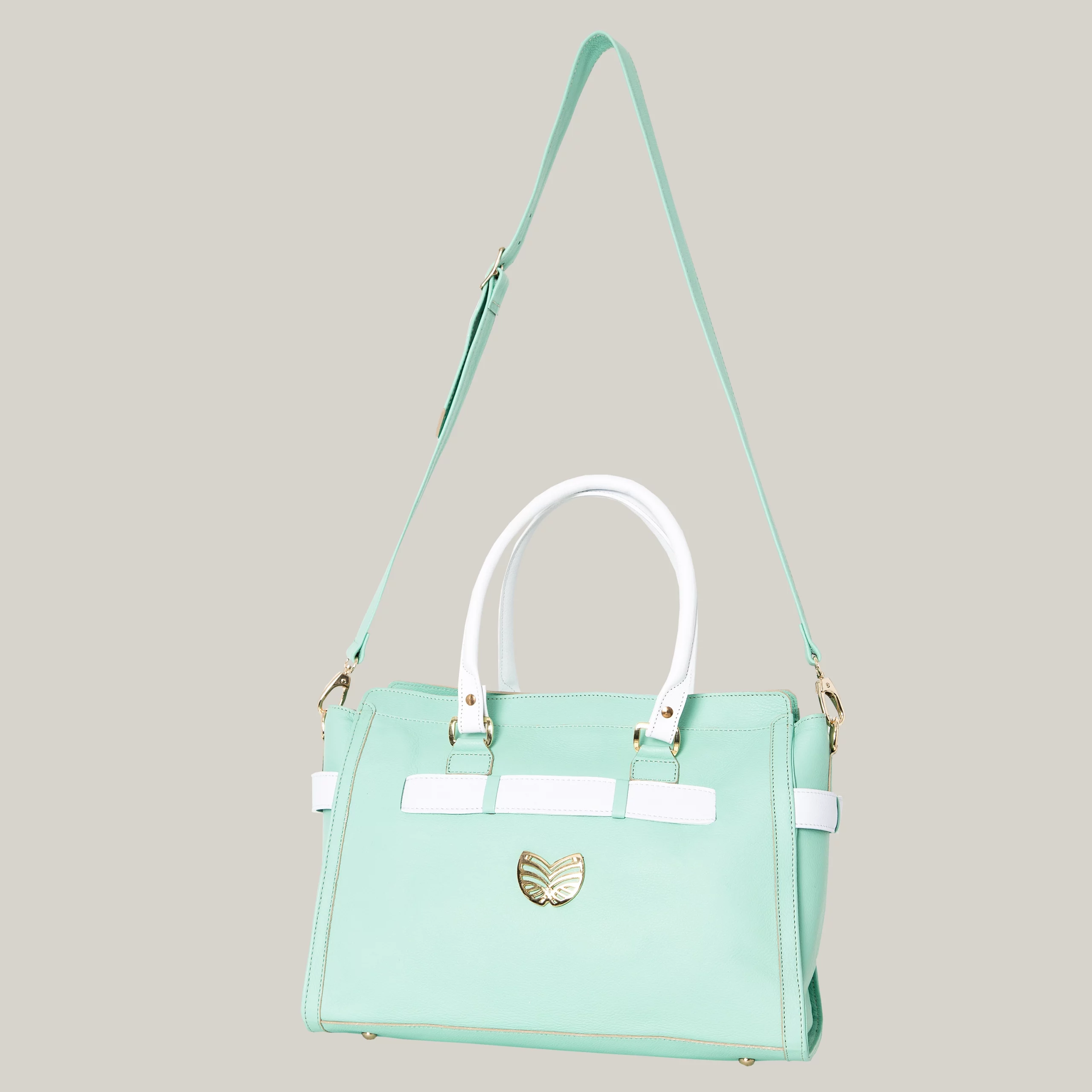 Sac caba en cuir Sophia couleur turquoise Orné d’un logo doré Lyetta Phalo.